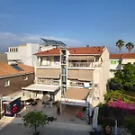Casa de hóspedes Zone 4*