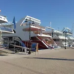 Casa de hóspedes Zone 4*